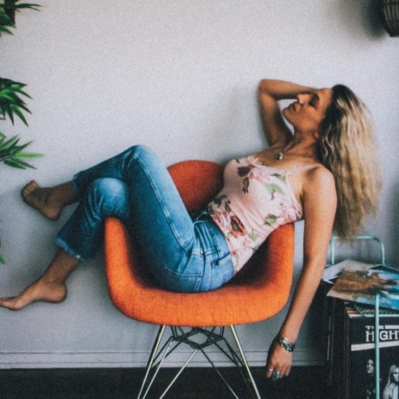 Meet your rad Posher, Sarah - Picture 5 of 11